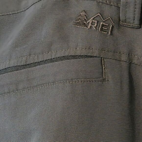 REI Gray Rip Stop Nylon Chino Khakis Mens Size 38x28 w/Zipper Pockets - Picture 3 of 4